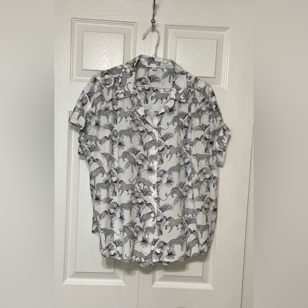 Chic Black and White leopard print Blouse